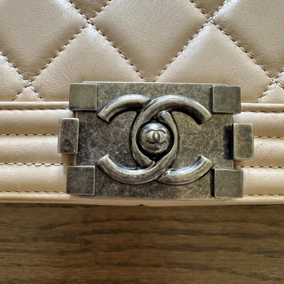 Chanel Boy Flap Bag Quilted Lambskin - Picture 3 of 15